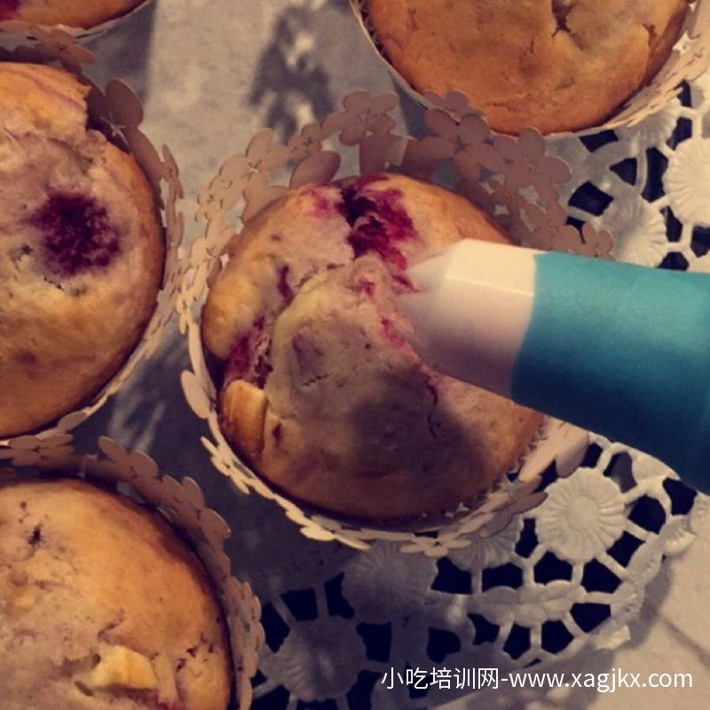 覆盆子白巧克力纸杯蛋糕【制作方式】